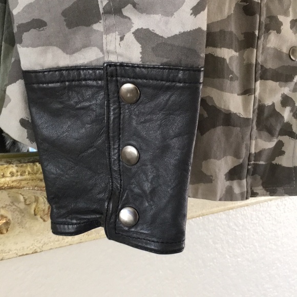 Brooke & Goldie jacket. NWT. Canvas body. Leather trim. Black/gray camo print. S - Picture 4 of 6
